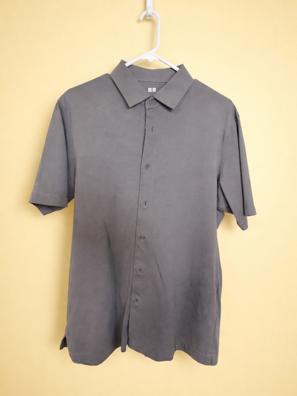 Uniqlo Men's Short-Sleeve Button-Down Shirt - Gray